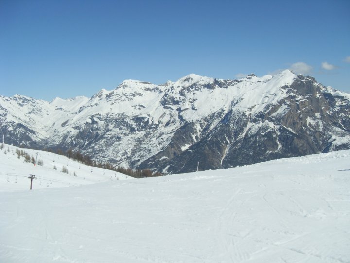 A show of snowy moutains